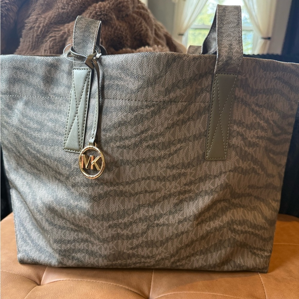 NWT Michael Kors The Michael Bag